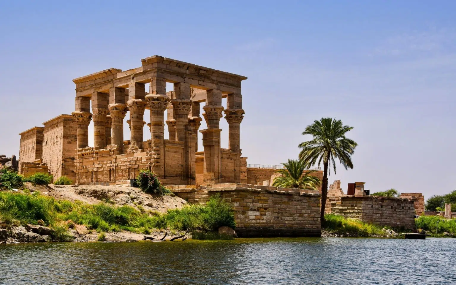 L’Égypte de la terre au Nil : pyramides, temples et dahabieh